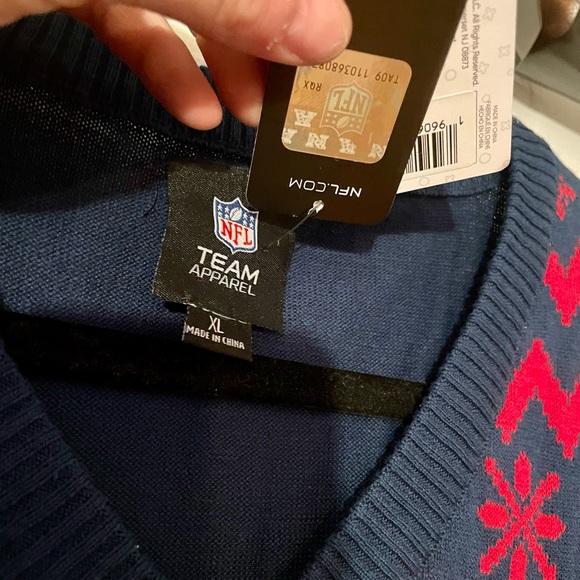 Official NFL Team Apparel New England Patriots women’s sweater NWT! - Picture 4 of 13